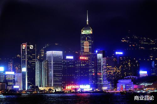香港新首富出現，擁2100億財富超李嘉誠，用1000元起傢造千億帝國-圖1