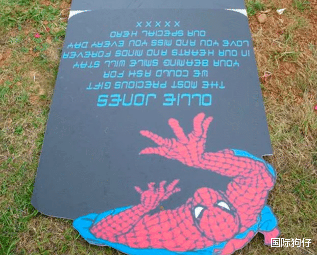 英國父親為4歲兒子制作蜘蛛俠形象墓碑，遭迪士尼公司強烈反對-圖1