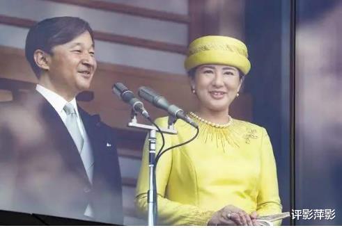 偏心的日本皇室，公主跟父母平坐，雅子皇後和紀子妃卻蹲地？-圖1