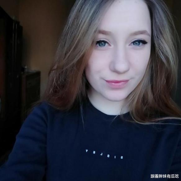 俄羅斯15歲美女遭人刺傷胸部，對父母隱瞞傷勢，獨自在臥室中香消玉殞-圖1