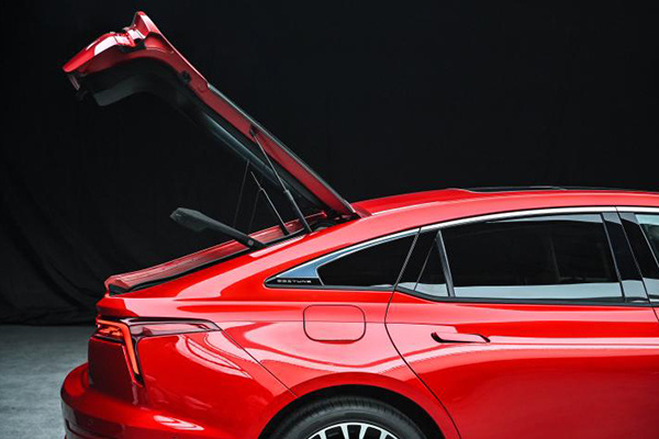 奔騰發佈全新B70車尾細節圖, 掀背尾門設計成最大亮點-圖1