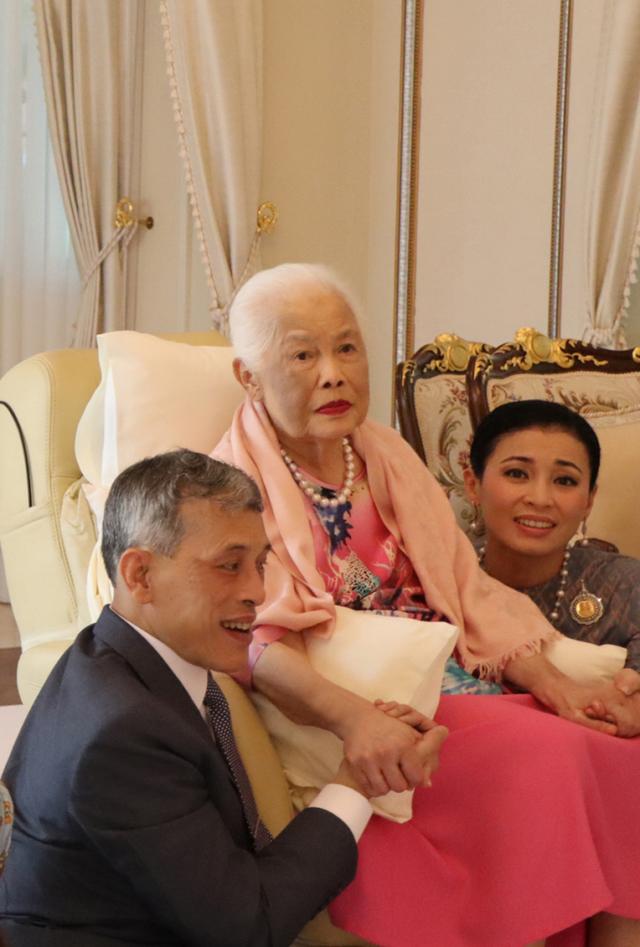 泰國詩麗吉太後88歲生日！王室發美照慶祝，年輕時比蘇提達都驚艷-圖1