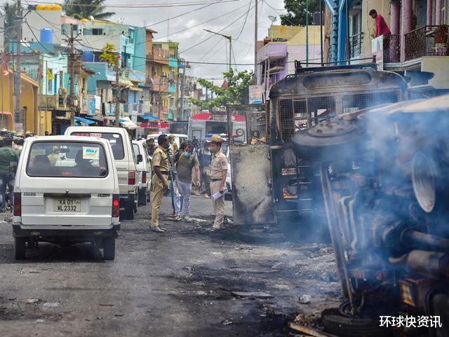 死傷慘重！印度又突然發生暴亂，300多輛車被燒毀-圖1