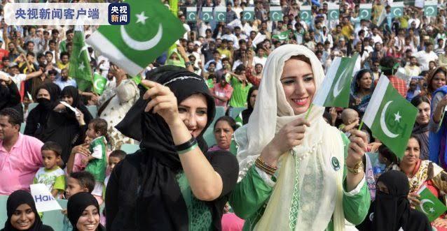 巴基斯坦民眾街頭狂歡慶賀獨立日-圖1