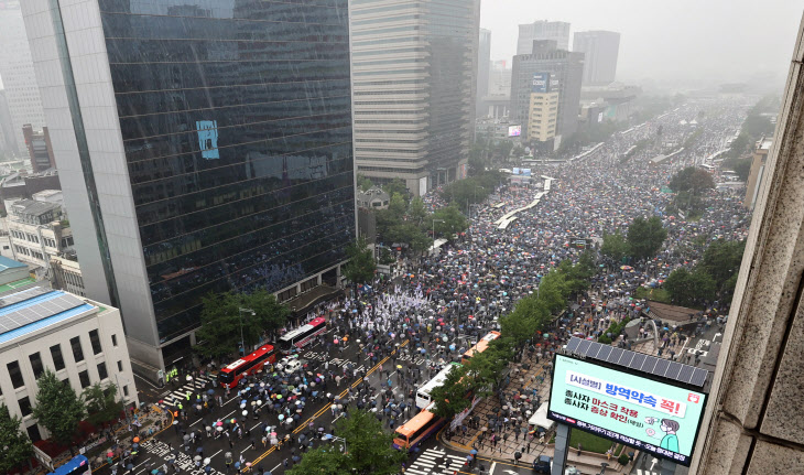 這個國傢是你個人的嗎：韓國上萬人集會 要求罷免文在寅-圖1