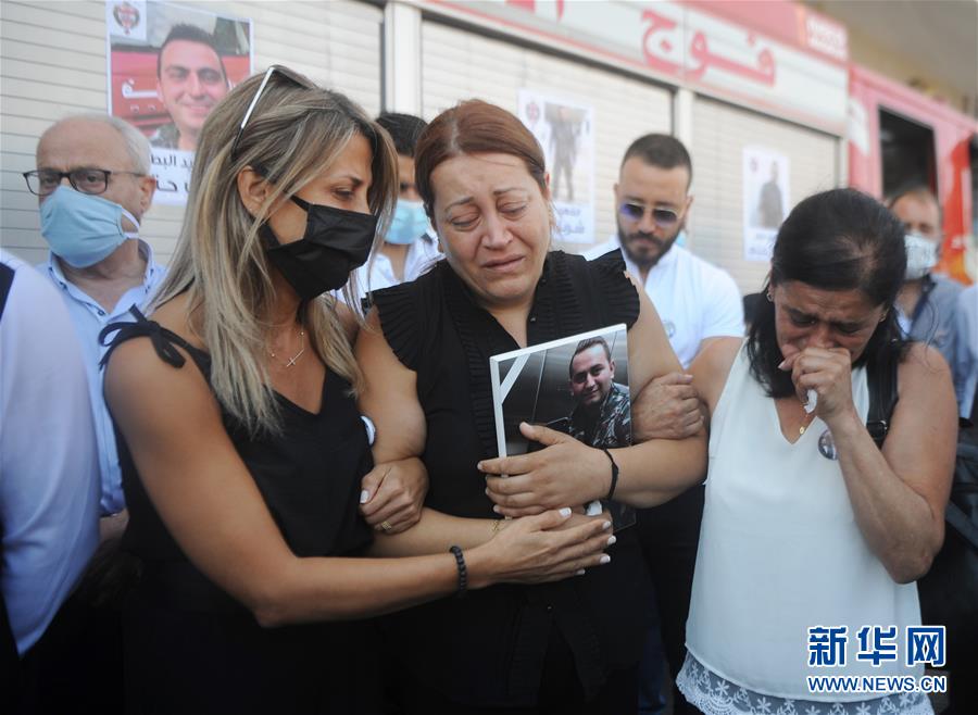 黎巴嫩: 因貝魯特爆炸去世的消防員葬禮-圖1