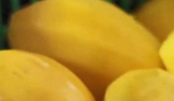 在中國深受歡迎的芒果幹，生產過程曝光，網友：以後再也不吃瞭-圖1