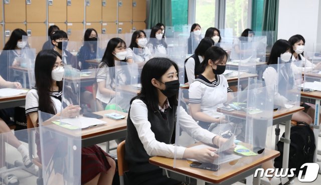 韓國首都圈學校暴發集體感染 近200名師生確診-圖1