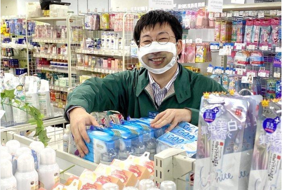 疫情下日本推出“笑臉口罩”大火，為什麼日本人一定要微笑服務？-圖1