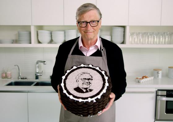 比爾·蓋茨為90歲巴菲特做大蛋糕慶生：他飲食習慣隻有6歲-圖1