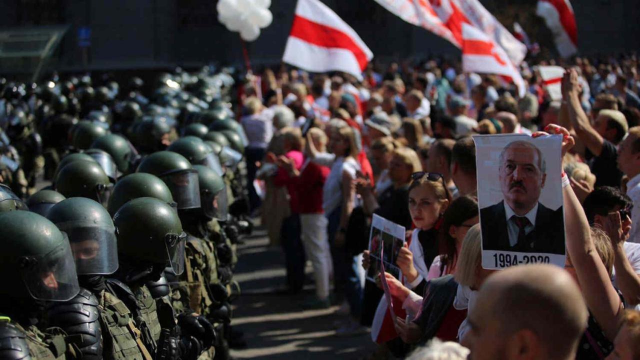 白俄總統助理走向抗議民眾：盧卡申科表示，絕不會和反對派談判-圖1