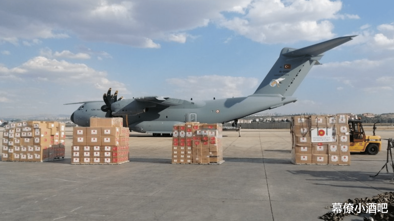 國民軍迎來一好消息，大國向其兜售王牌裝備，安-124已運往利比亞-圖1