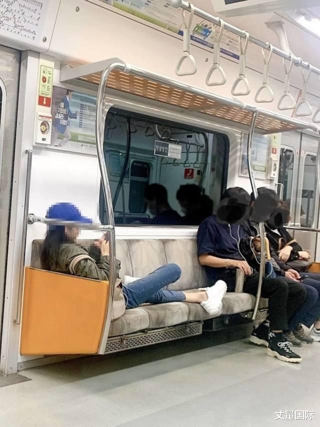 韓國女模坐地鐵不戴口罩兼晾腳，被轟自私反斥網民：罵人前先照鏡-圖1