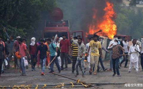 印度抗議示威升級，疫情爆發局勢失控，印度群眾竟要求特朗普下臺