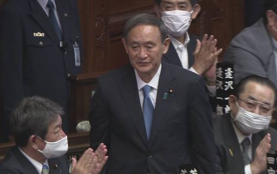 日本眾參兩院召開會議 指名菅義偉為第99代首相-圖1