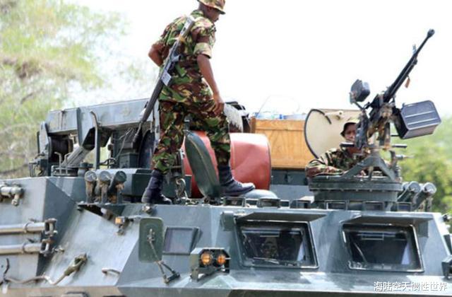 坦桑尼亞裝甲部隊駕駛59D坦克，對鄰國叛軍展開反擊，殲滅叛軍-圖1