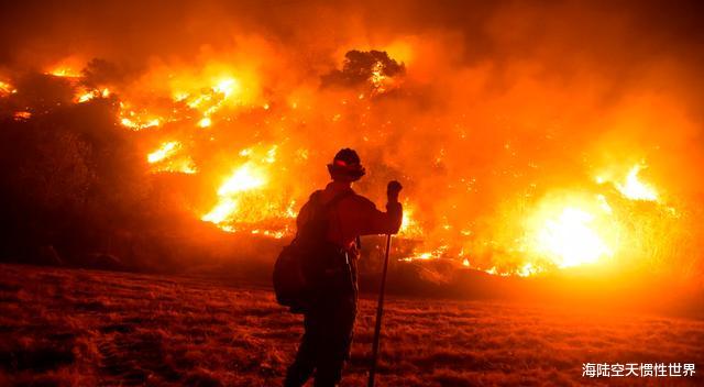 美國大火燒得昏天黑地，50萬人逃離傢園，對西海岸破壞難以估量-圖1