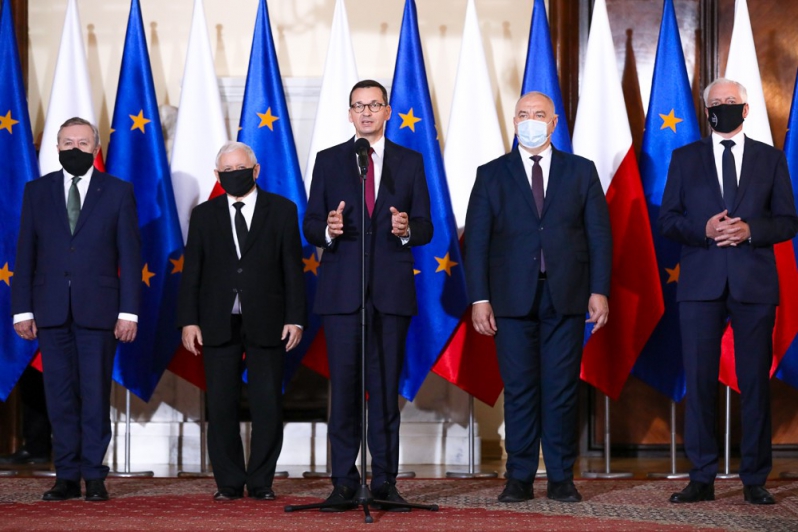 波蘭總理宣佈政府改組計劃 執政黨主席卡欽斯基將出任副總理-圖1