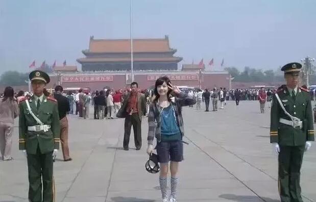 18歲的郭碧婷，穿著衛衣短褲白球鞋，站在天安門廣場的樣子好清純-圖1