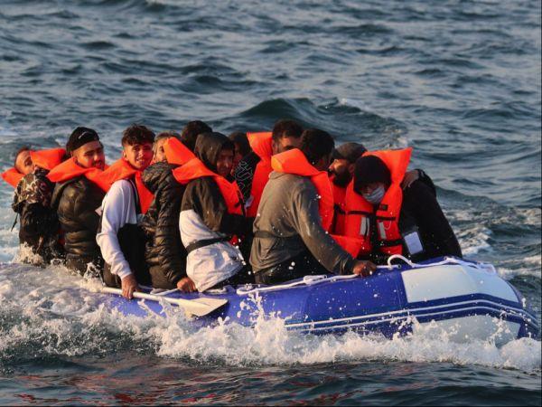 英國內政部打算“海上造墻”阻擋難民，英國或限制中國學生就讀敏感專業碩士-圖1