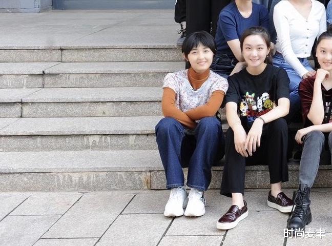 張子楓和孫儷妹妹成同學，代言運動品牌，白色羽絨衣秀冬季時尚-圖1