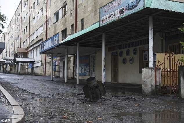 納卡地區首府大街上驚現國際禁用集束炸彈 系阿塞拜疆炮擊中使用-圖1