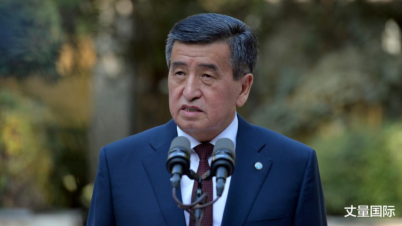 吉爾吉斯斯坦總統稱願意交付總統責任予別人，被視作投降-圖1