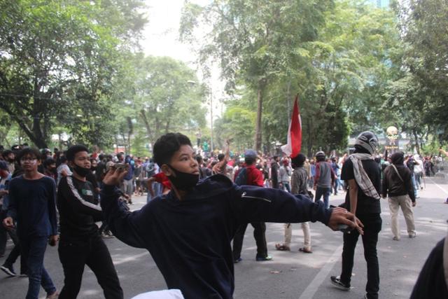 印尼爆發示威遊行，抗議者憤怒控訴：政府和外國聯手竊取我的財富-圖1