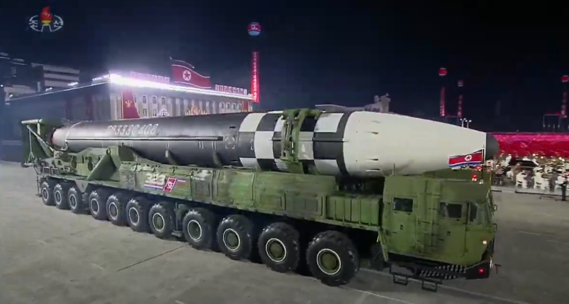 韓軍: 朝鮮新型洲際導彈內裝彈頭數量有待分析-圖1