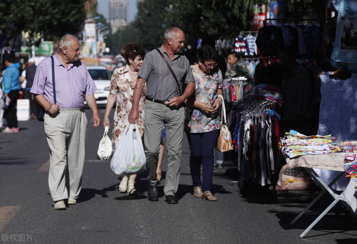 我的傢鄉在祖國最北邊疆，中俄雙子城大街上隨處可見俄羅斯人逛街-圖1