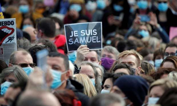 教師被當街血腥斬首震驚全國，法國數萬民眾集會紀念-圖1