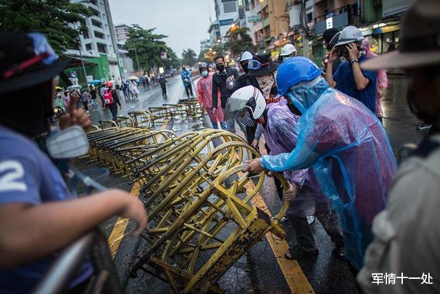 泰國抗議活動進入第5天！重壓之下，總理巴育終於服軟瞭-圖1
