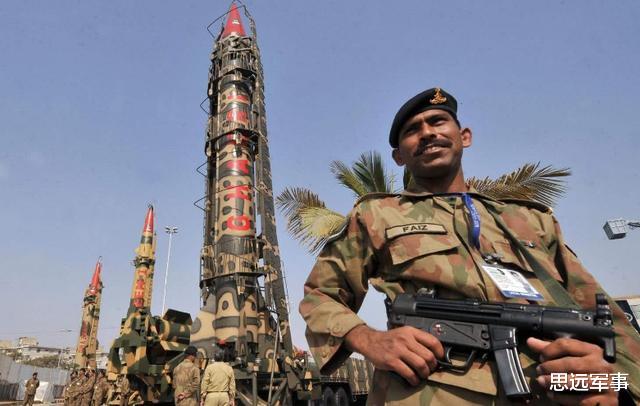 巴基斯坦國力這麼差，為啥卻造出瞭核武？這國暗中幫助立下大功-圖1