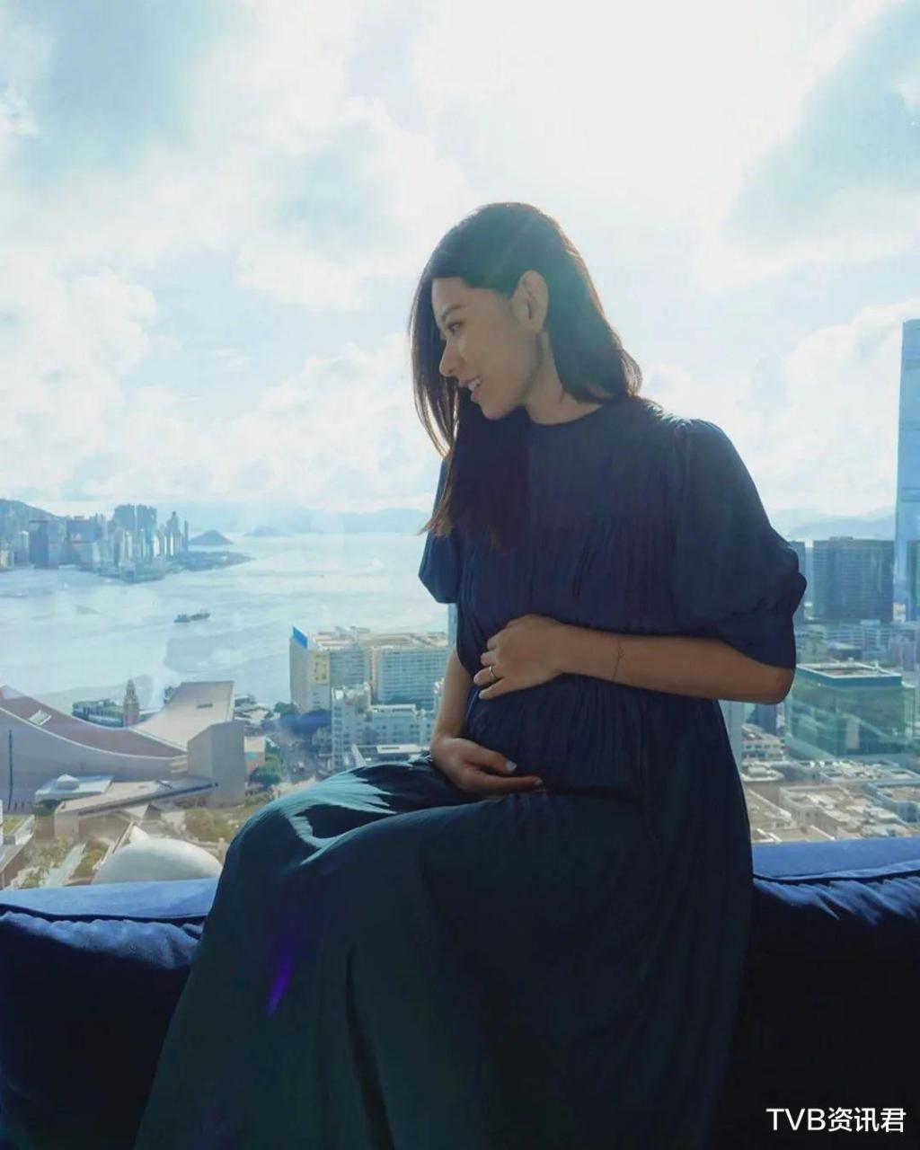 恭喜！香港知名女星順利產女宣佈榮升人母，感動淚目：我當媽媽瞭-圖1