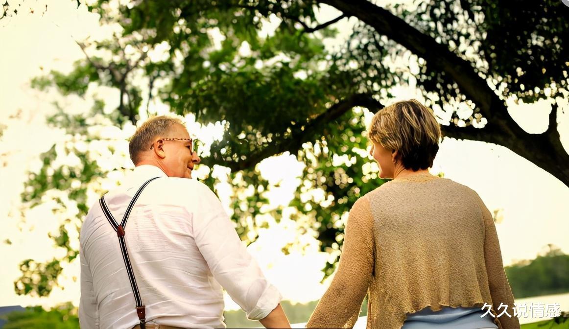 58歲退休阿姨的忠告：和老伴再婚4年後，才發現再婚夫妻很坑人-圖1