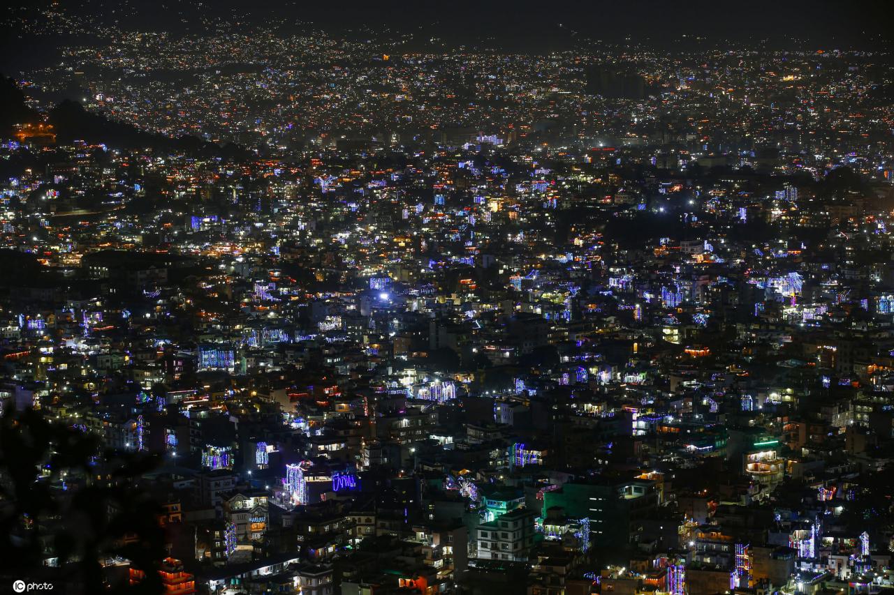 尼泊爾慶祝排燈節 加德滿都燈火通明-圖1