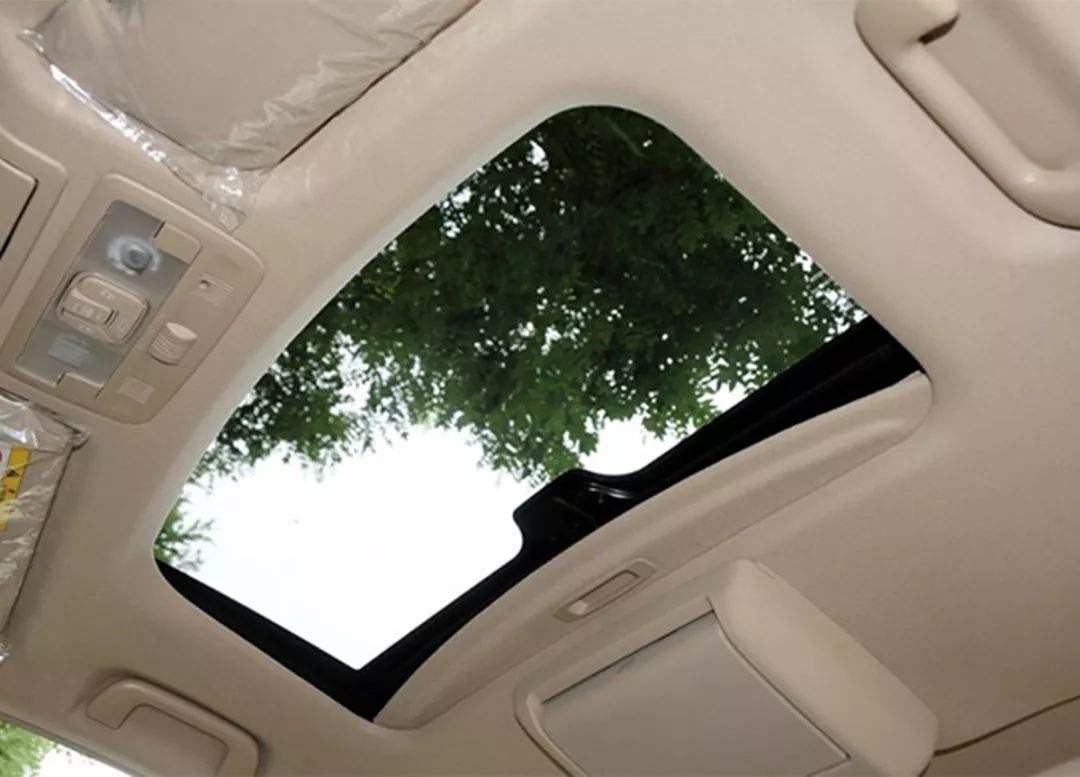 汽車有天窗和沒天窗有什麼區別？老司機：一到冬天就知道瞭-圖1