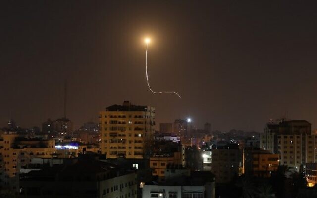 一枚火箭彈從巴勒斯坦加沙地帶射入以色列境內-圖1