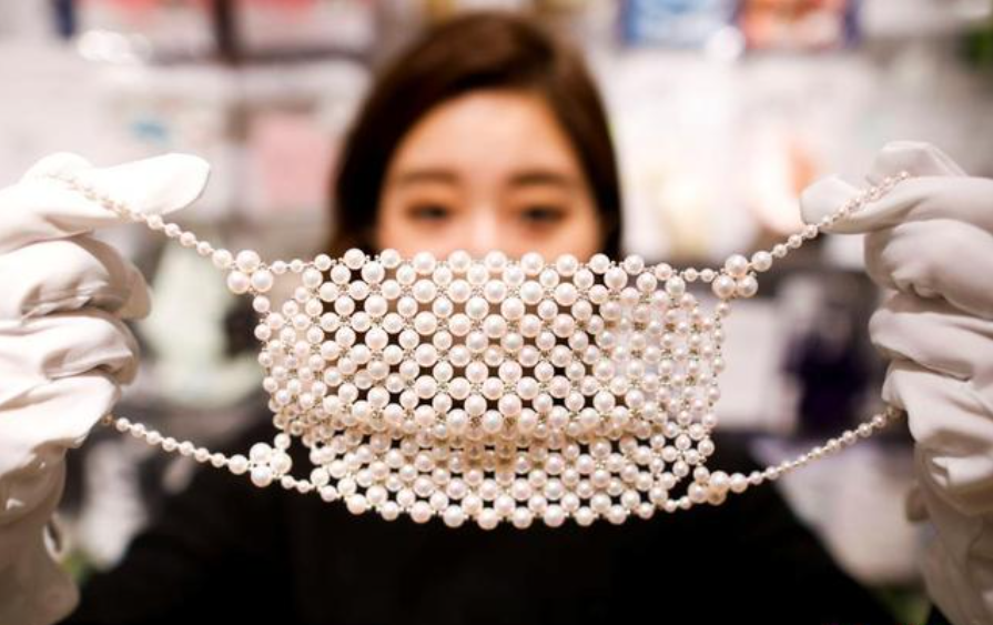 日本公司推出奢華口罩, 價值百萬日元卻無法防止飛沫, 客人: 有點尷尬-圖1