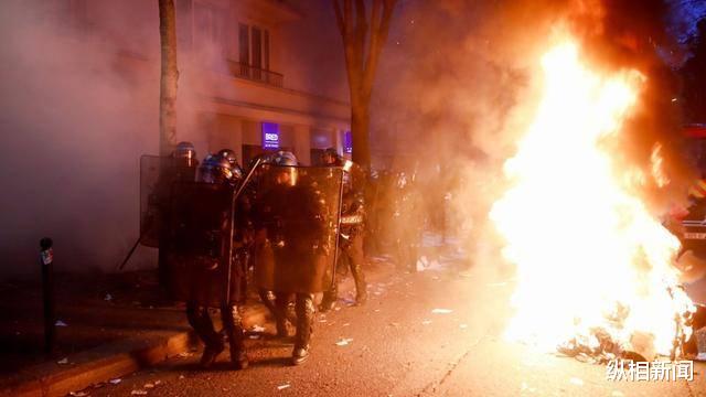 抗議《整體安全法》巴黎街頭成暴力街區，馬克龍罕見直播2小時求理解-圖1