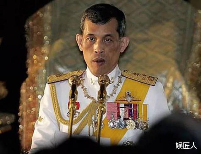 泰國王室要變天瞭！官網全新海報詩妮娜站在C位，王後都隻能靠邊-圖1