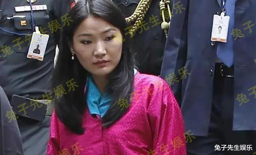 30歲不丹王後婚姻艱難，被國王摟肩笑得僵硬，反抗王室虛偽的愛情-圖1
