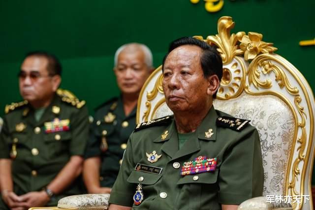 柬埔寨國防部長狄班，上將軍銜，親王爵位，為國傢立下無數功勛-圖1