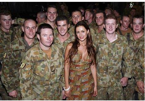 當紅女藝人去中東陪士兵睡覺，還拍小視頻留念，澳軍：誰告的秘！-圖1
