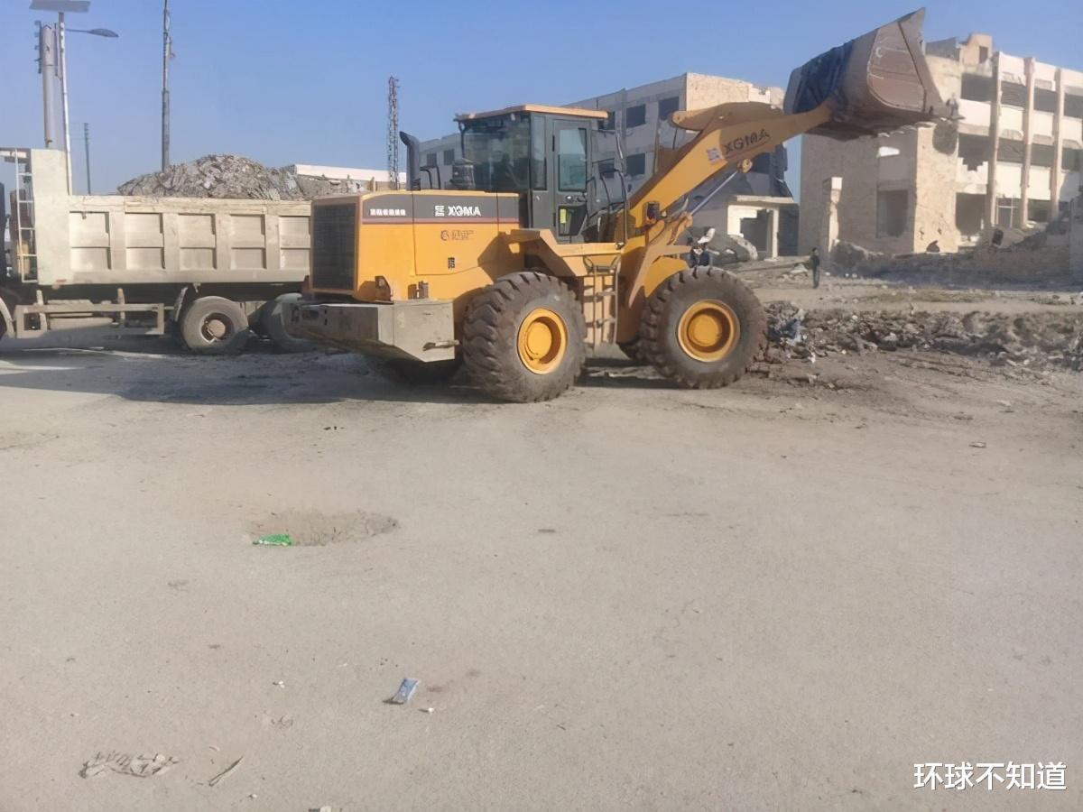 敘利亞大城市阿勒頗重建：中國廈工鏟車助力清障，樓房拔地而起-圖1