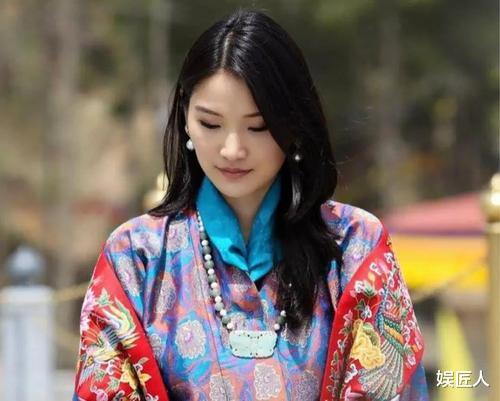 不丹官方發佈新年掛歷，30歲佩瑪主動靠向丈夫，童話婚姻重歸於好-圖1