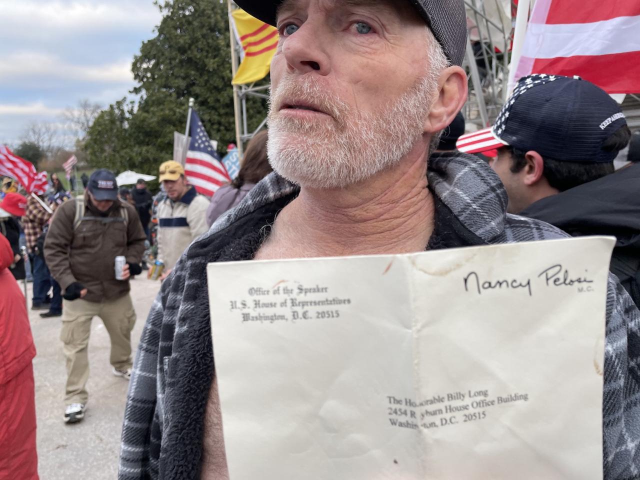 美國抗議者曬出從佩洛西辦公室拿的信件：不是偷的 付瞭錢-圖1