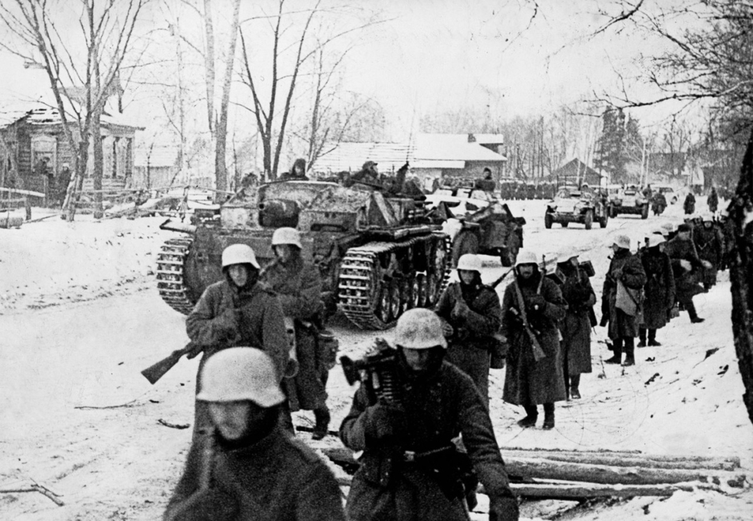 德軍在莫斯科凍死瞭那麼多士兵，為何堅持不去搶蘇聯人的衣服？-圖1