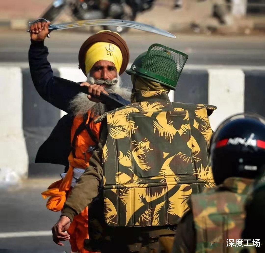 印度農民八大武器，打得印度警察作揖投降：印軍正從外地調集援軍-圖1
