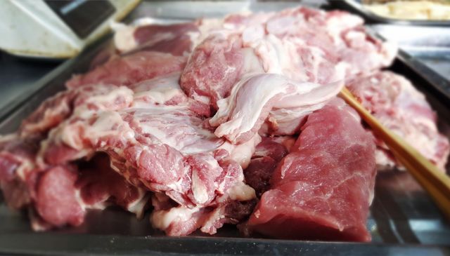 美國出口大量豬肉給中國，價格4.35元/斤，為何國內卻賣40元/斤-圖1